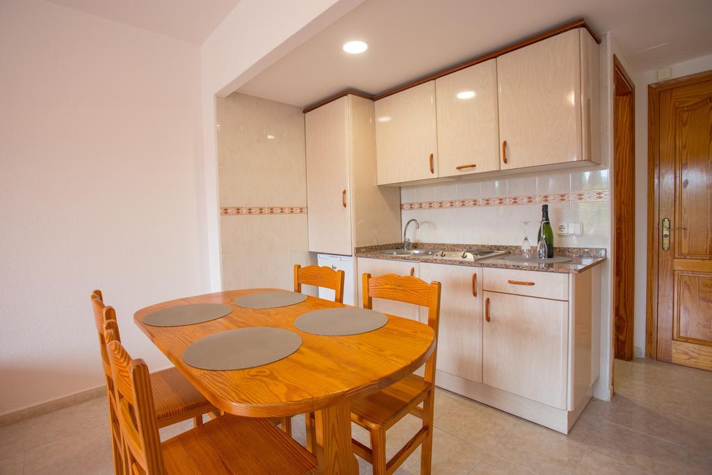 Apartamentos Zodiac Sant Antoni de Portmany Exterior foto