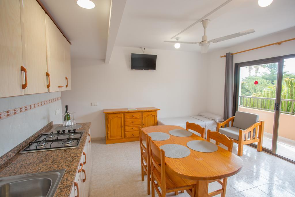 Apartamentos Zodiac Sant Antoni de Portmany Exterior foto